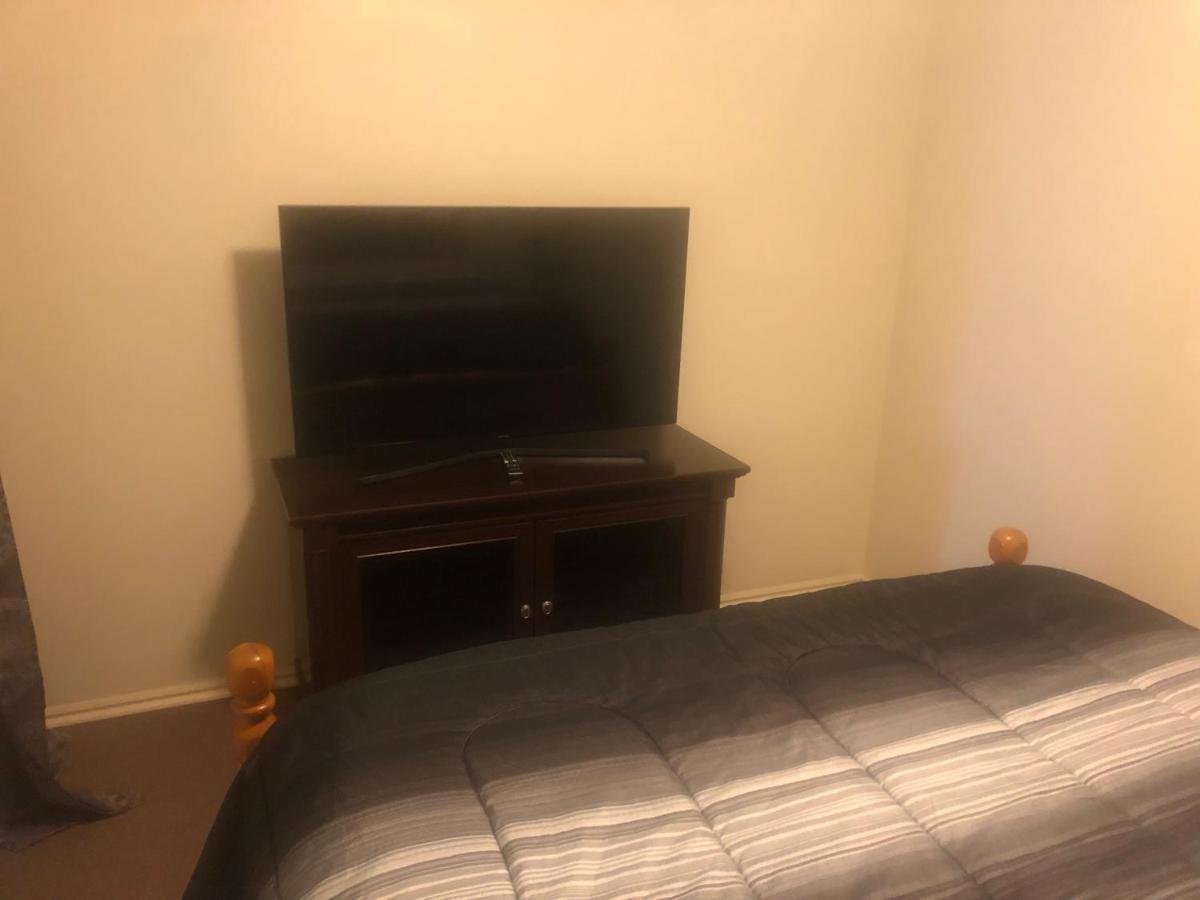 Beautiful Secluded 2 bedrooms 1 bathroom apartment - Housity
