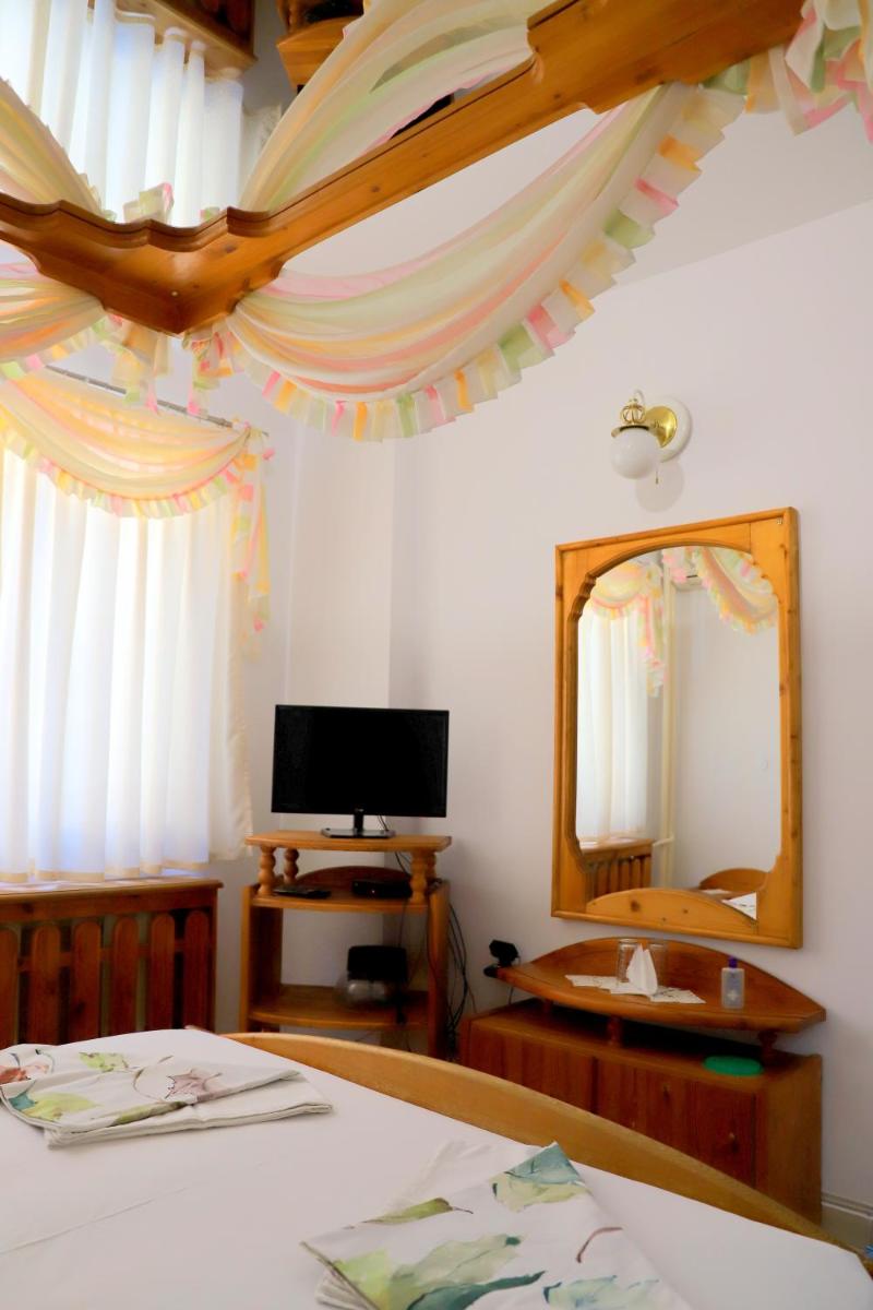 Hotel Mishel - Housity