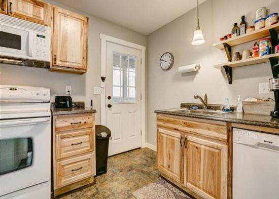 Elk Rock Cottage - Housity