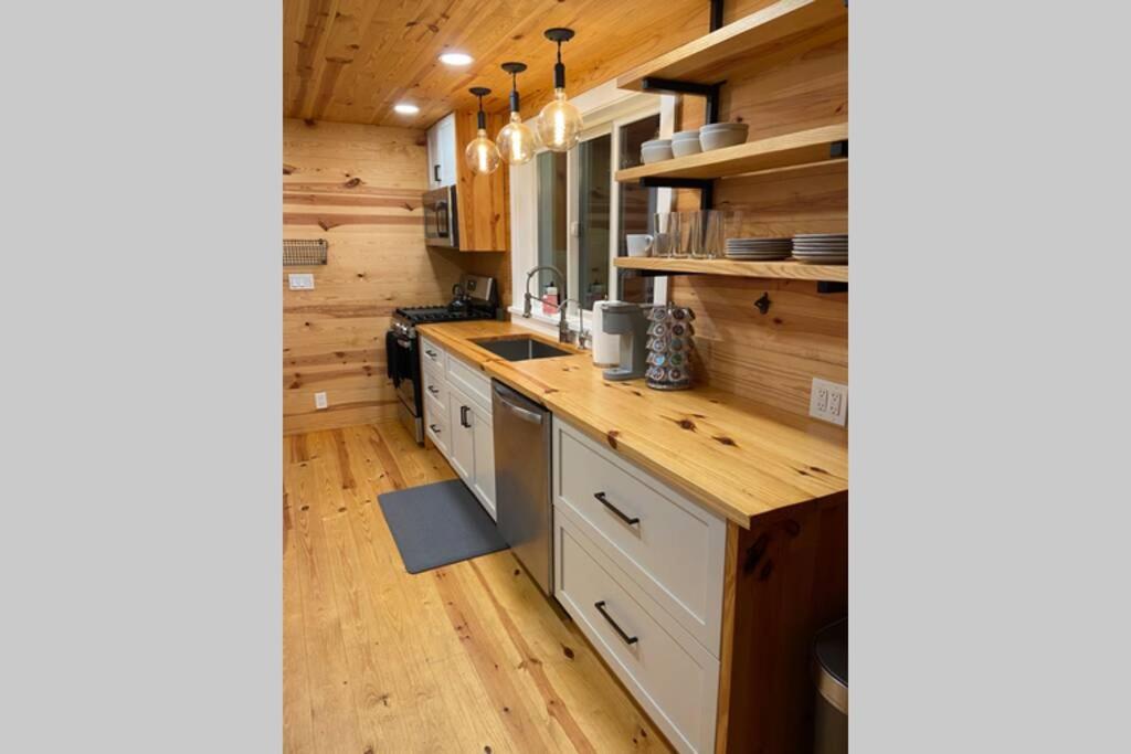 1912 Luxury Modern Carriage House - Housity