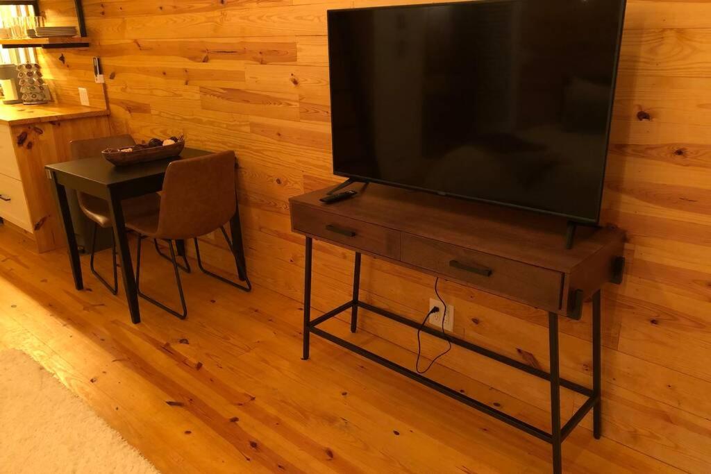 1912 Luxury Modern Carriage House - Housity