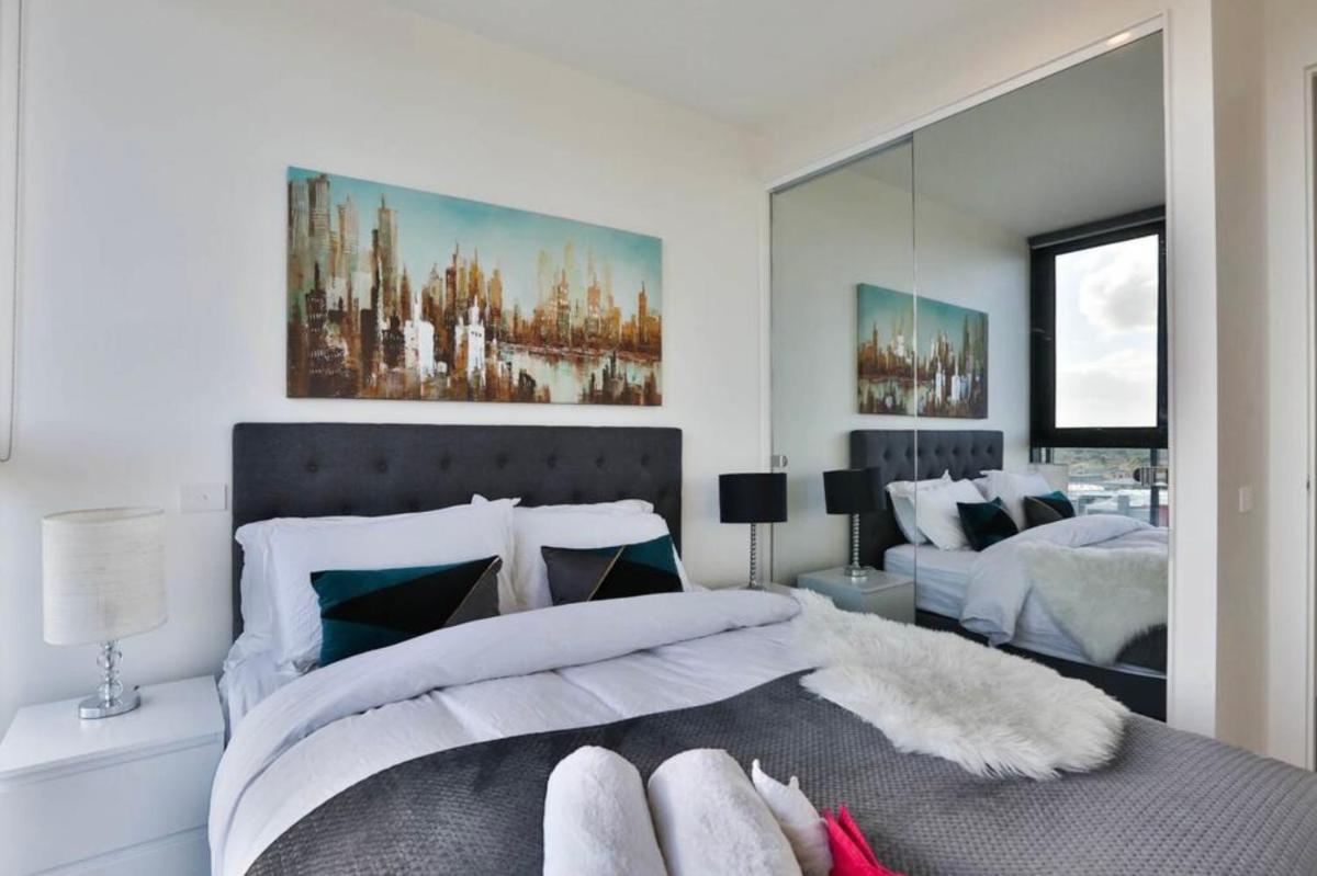 Next to 'The Glen Shopping Centre' Apartment - Housity