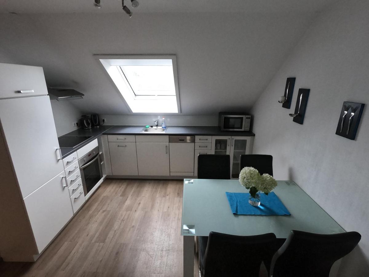 Moderne Ferienwohnung in Durmersheim 2 Zi, Nähe Rhein und Messe KA - Housity