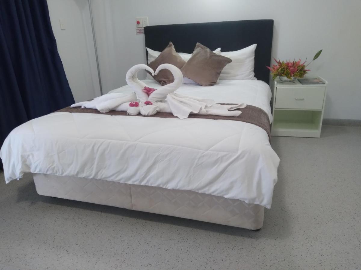 Crossroads Hotel Lae - Housity