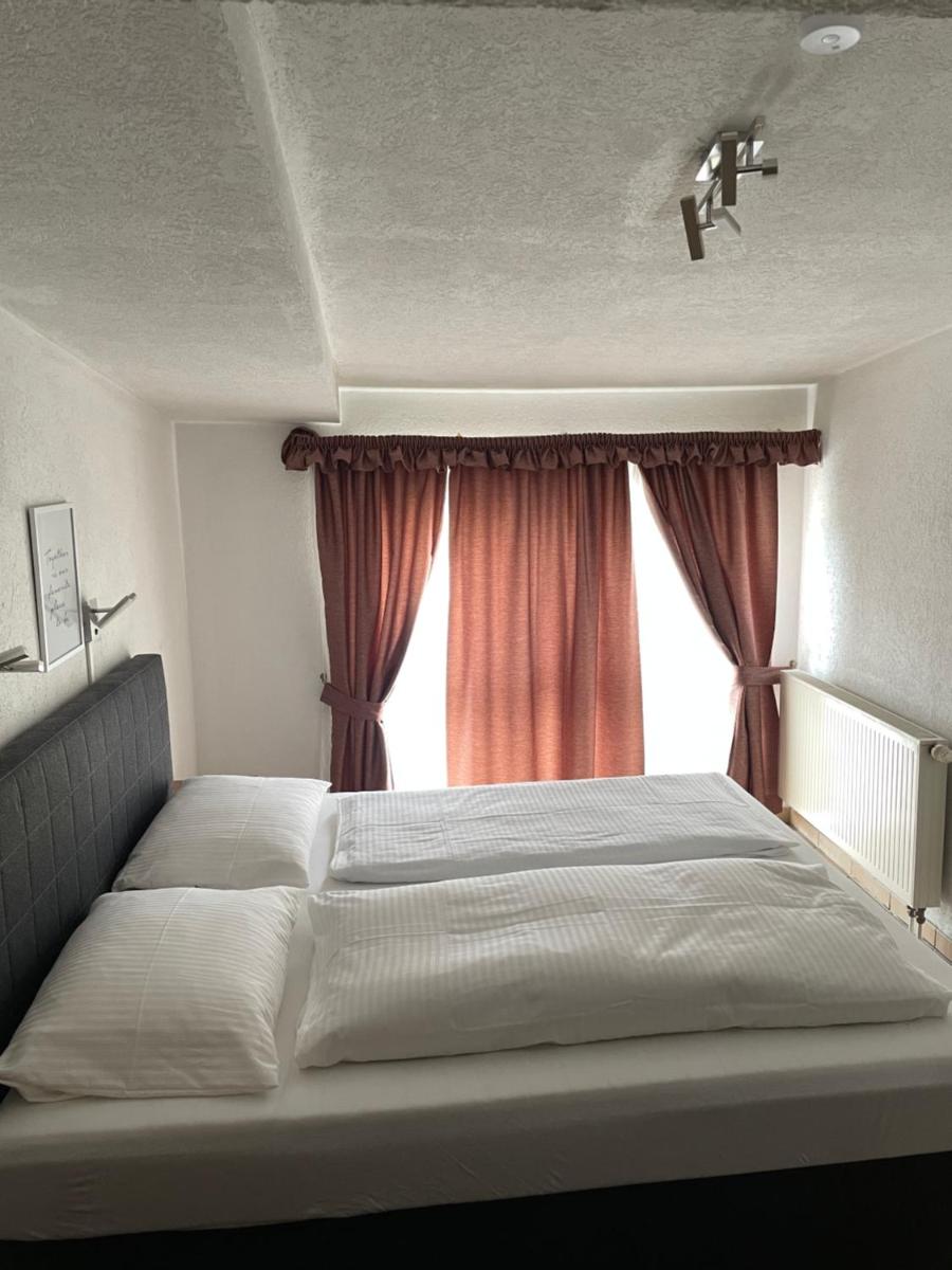 Hotel Restaurant Germania - Housity