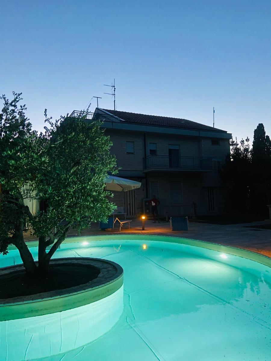 La Casa di Carlo in residenza con piscina - Housity