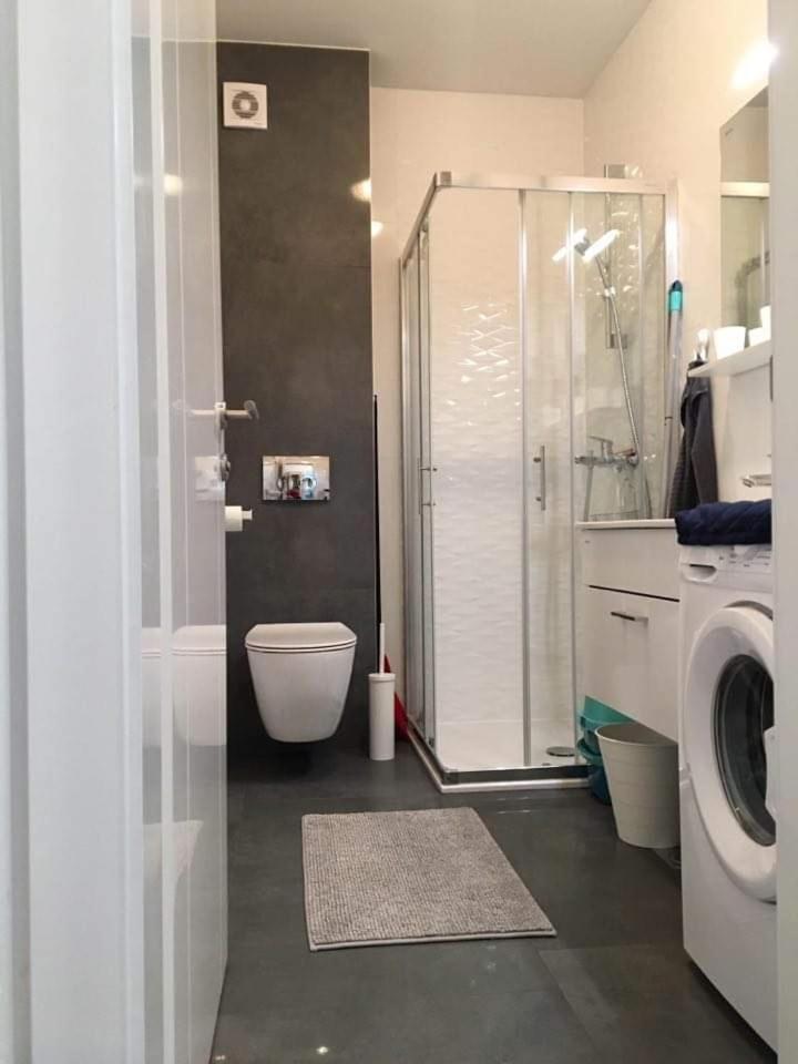 Rusty Anchor - Housity