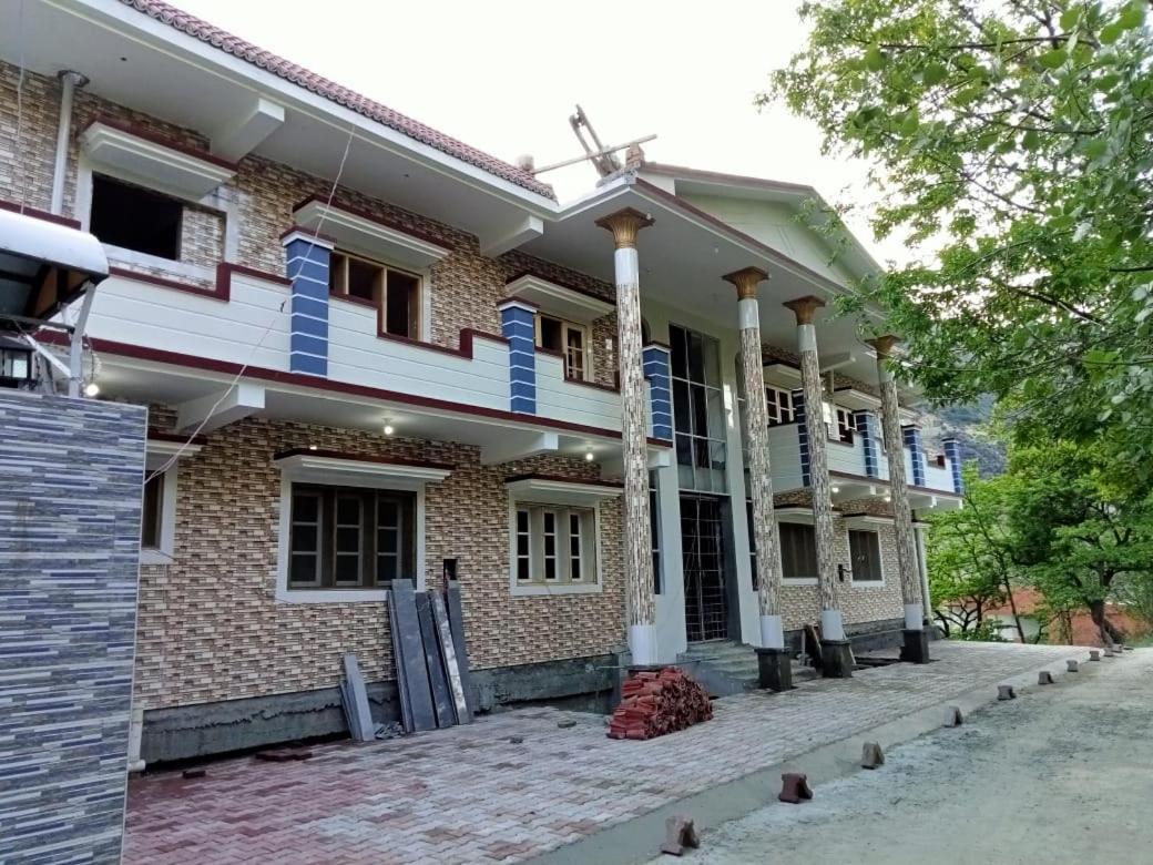 Suitetrails - Shah Family Guest House