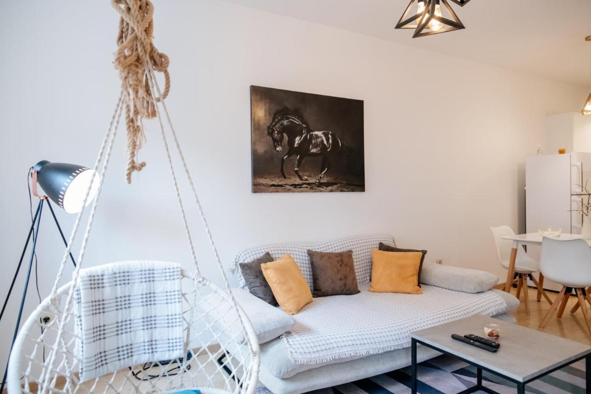 Modern, Work-friendly Apartment, City Kvart - Housity