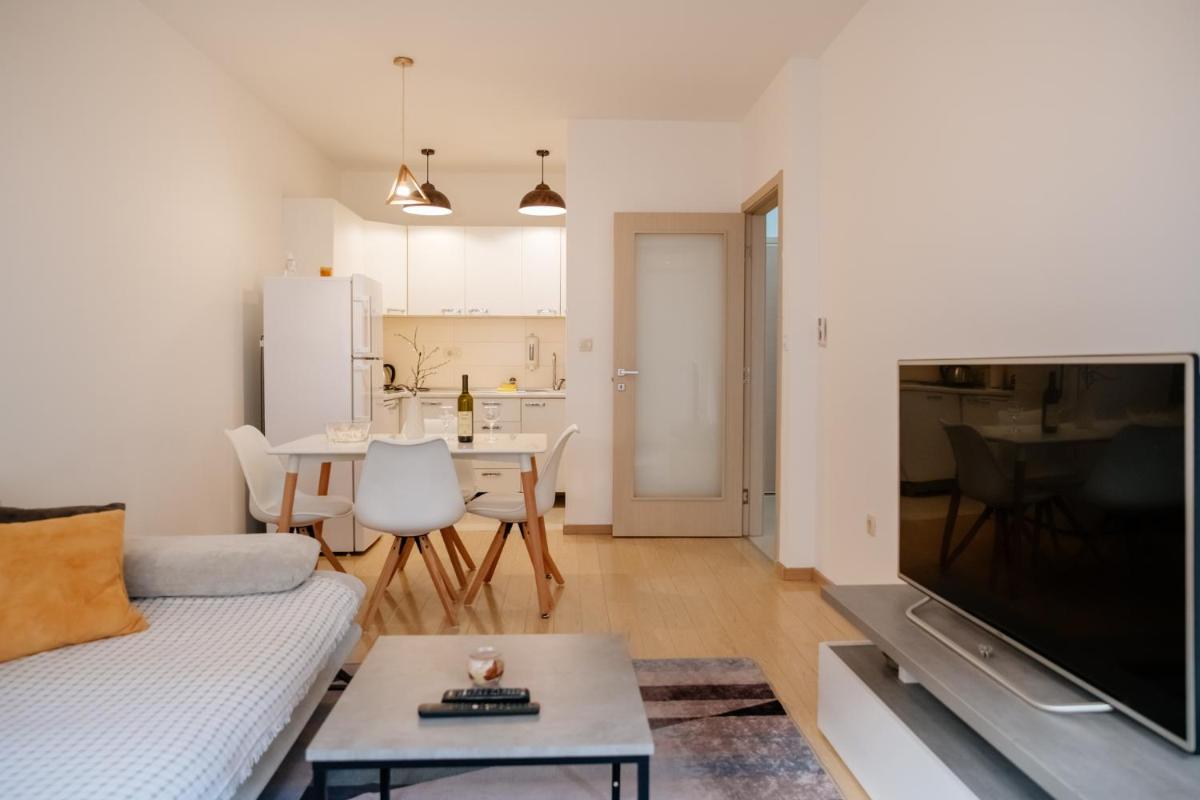 Modern, Work-friendly Apartment, City Kvart - Housity