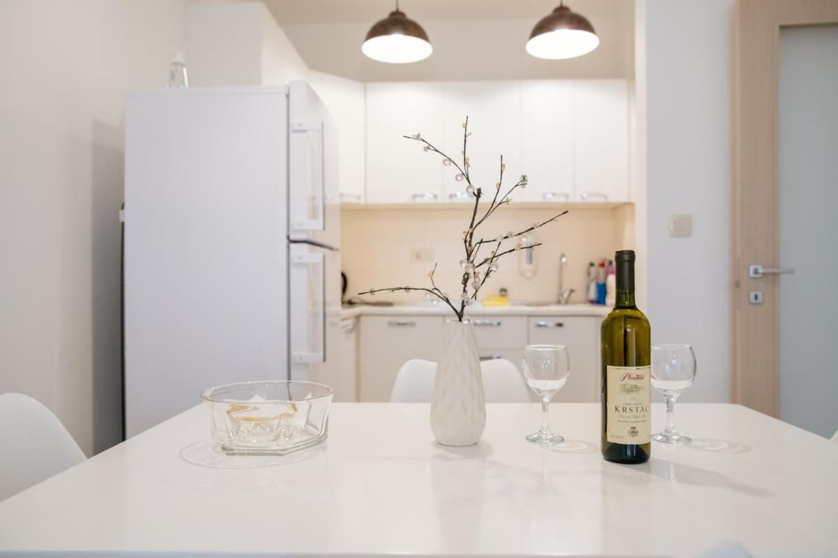 Modern, Work-friendly Apartment, City Kvart - Housity