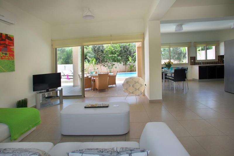 Michelle 8 - Housity
