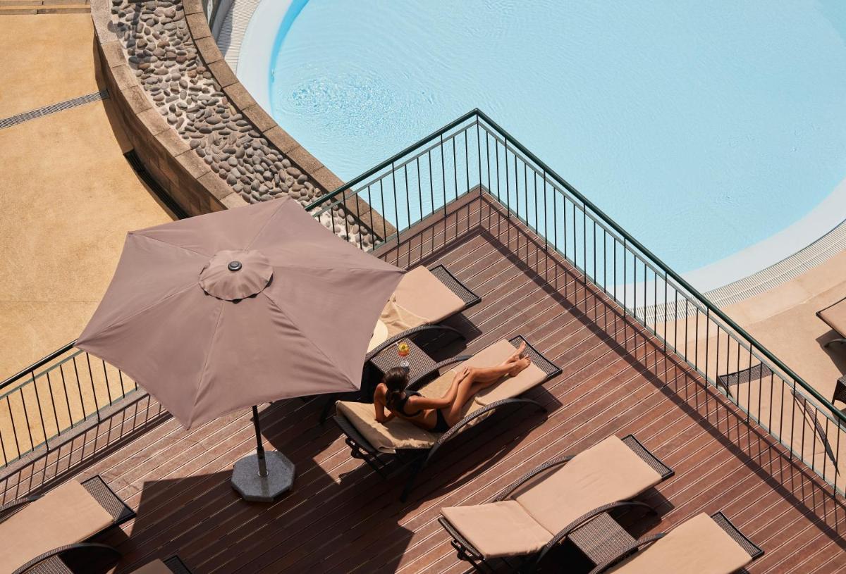 Uma varanda ou terraço em The Cliff Bay - PortoBay