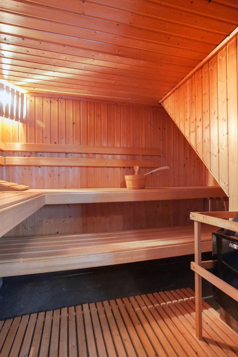 De Kapiteinshut aan de rivier met XL ligbad en sauna - Housity