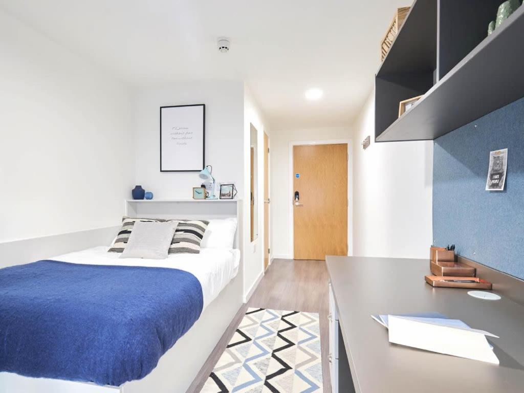 Suitetrails - Private Bedrooms with Shared Kitchen, Studios and Apartments at Market House in Newcastle