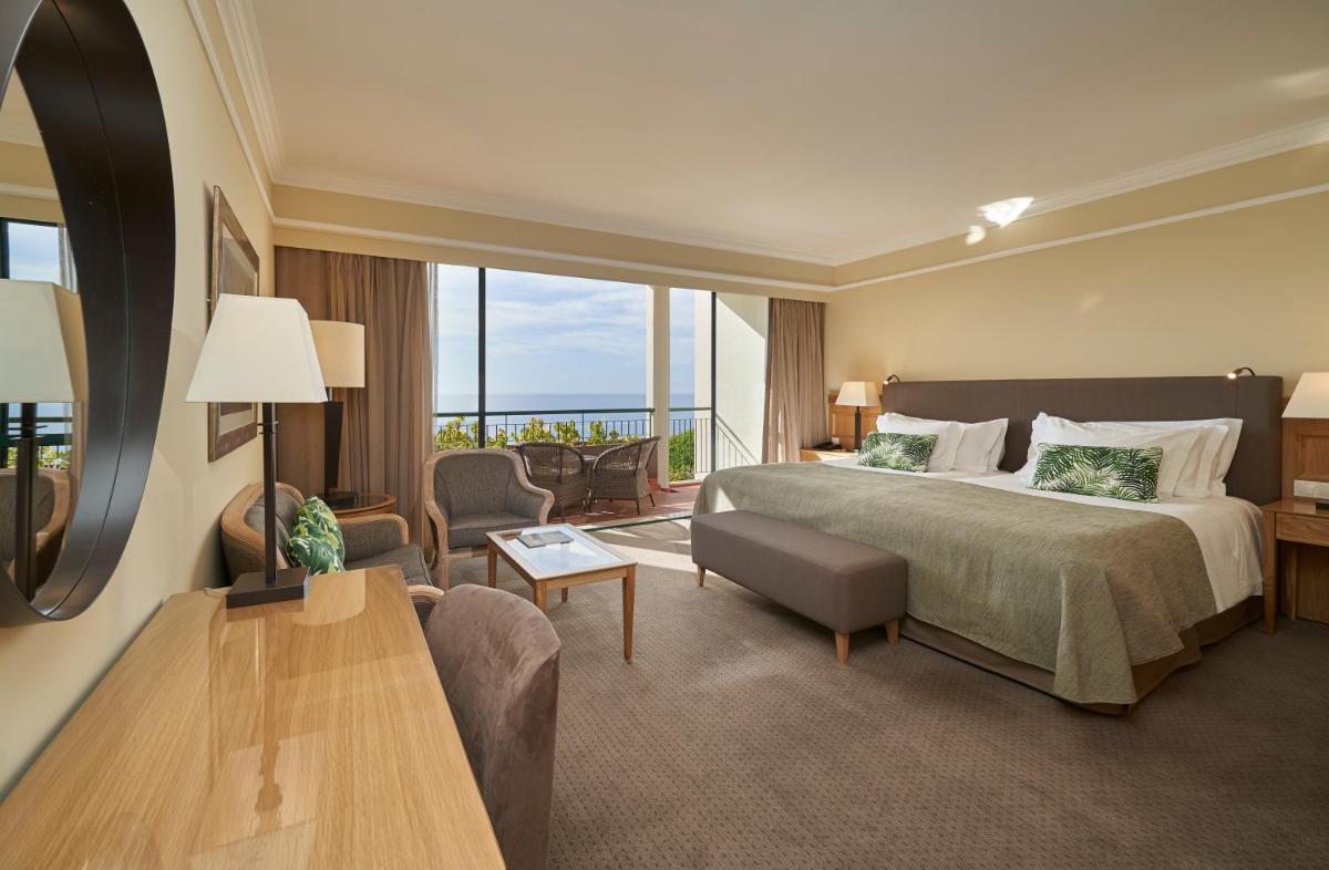 Uma cama ou camas num quarto em The Cliff Bay - PortoBay