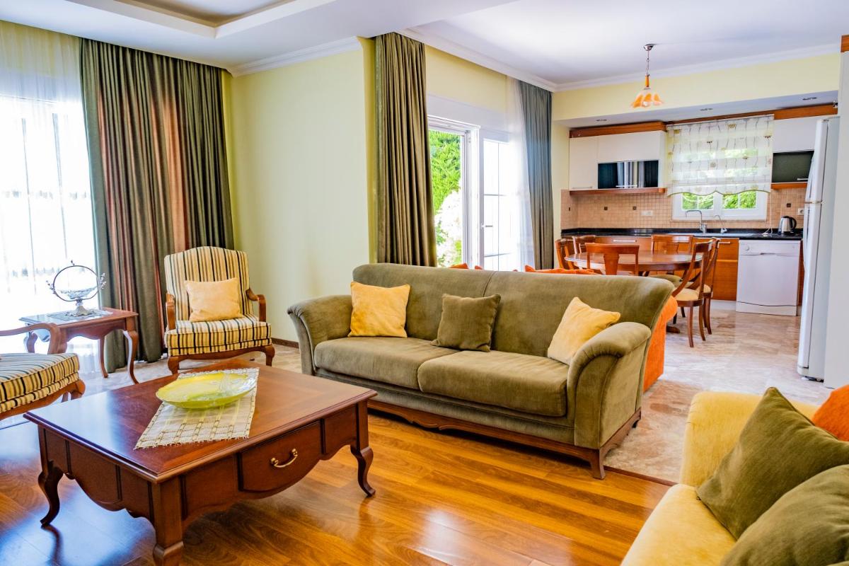 Suitetrails - Luxury White Villa