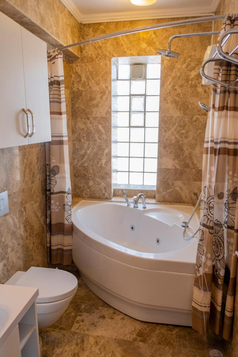 Suitetrails - Luxury White Villa