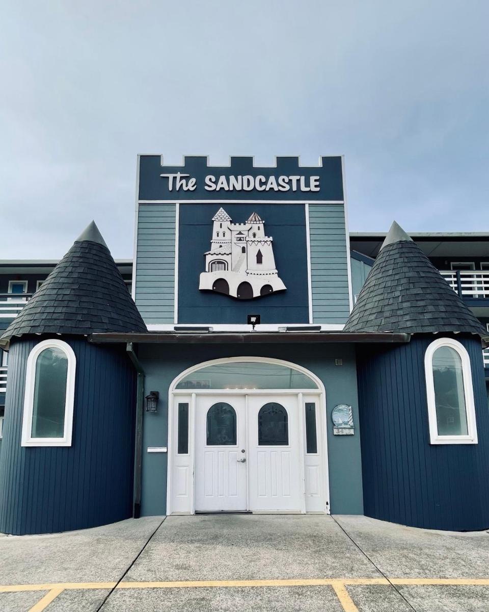 Sandcastle Beachfront - Housity