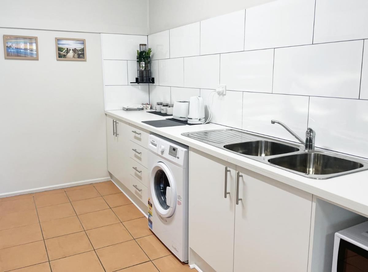 Bribie Beach Bungalow - Housity