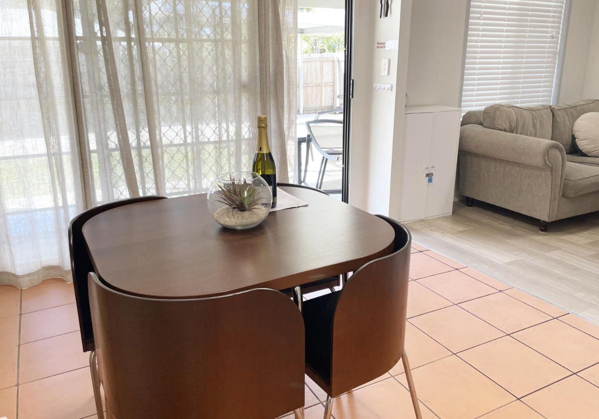Bribie Beach Bungalow - Housity