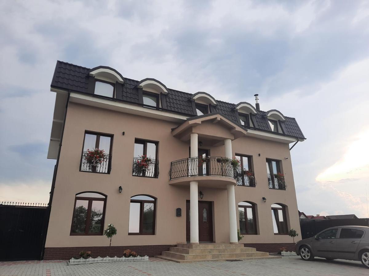 AristoCat Hotels Rasnov - Housity