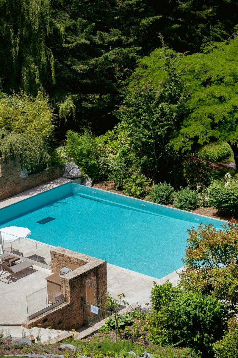 Piscine de l'établissement Hôtel Ermitage ou située à proximité