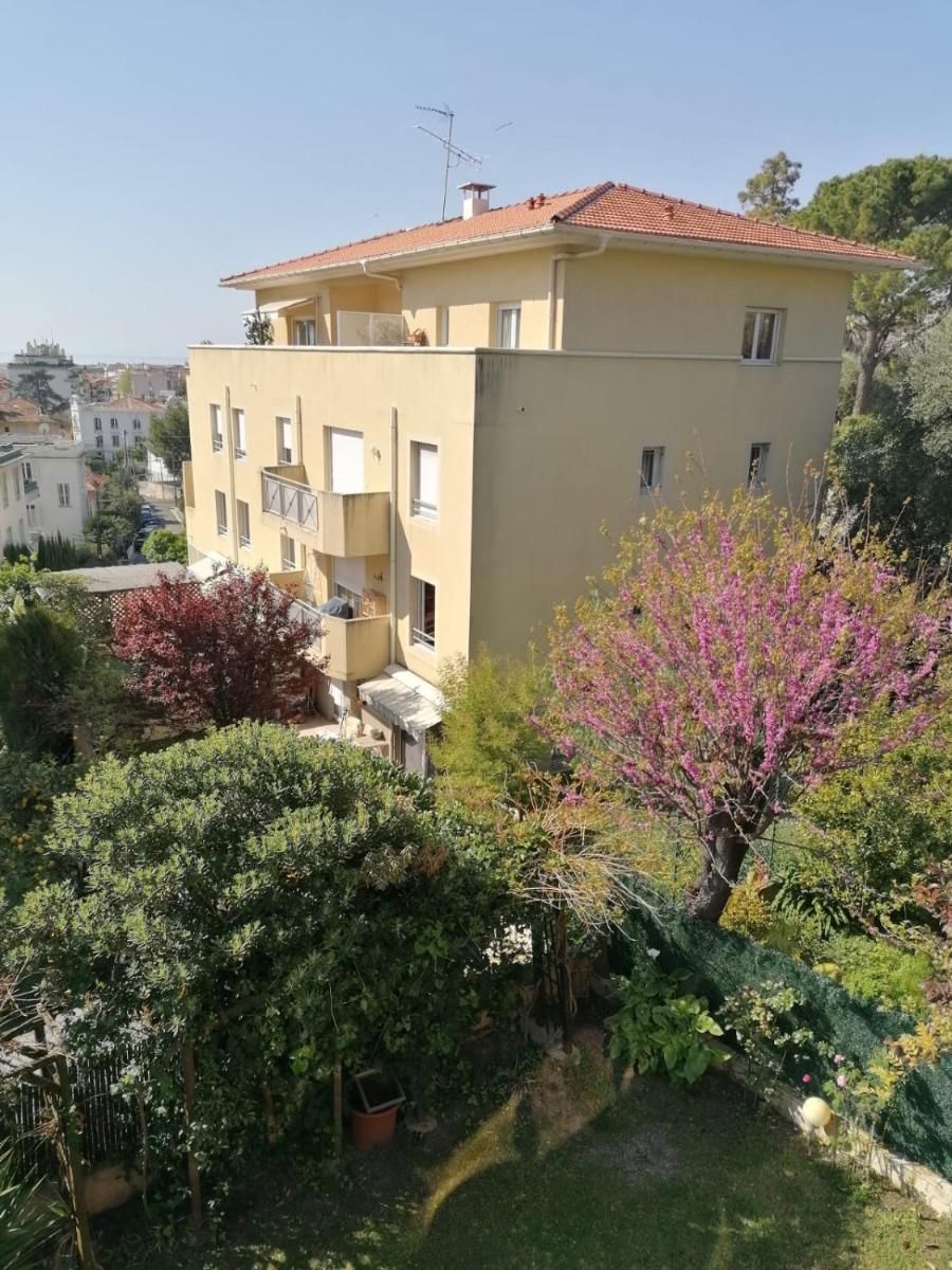 Villa Soraya , quiet location with big garden near beach and old town of NICE - Housity