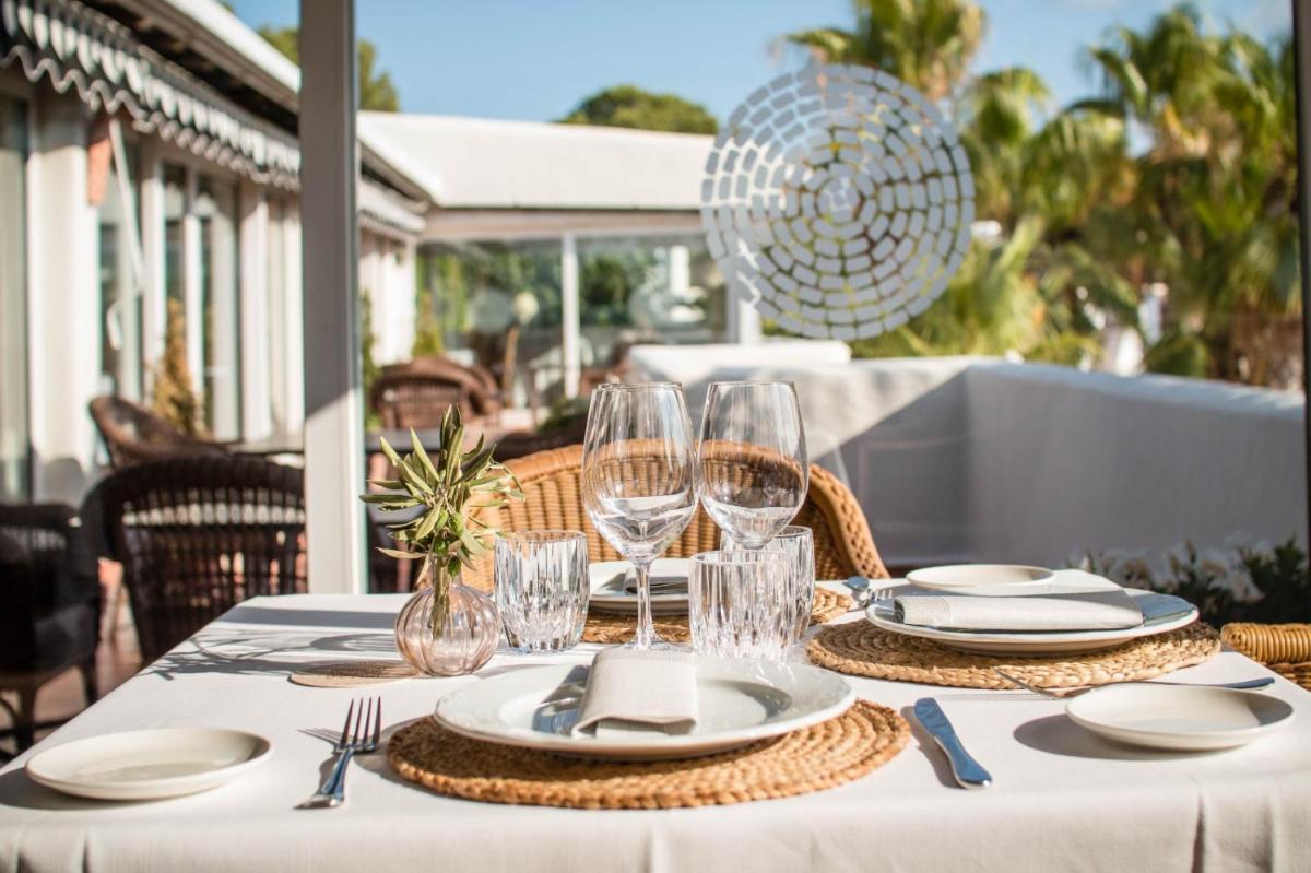 Un restaurante o sitio para comer en Hotel Ritual de Terra & SPA