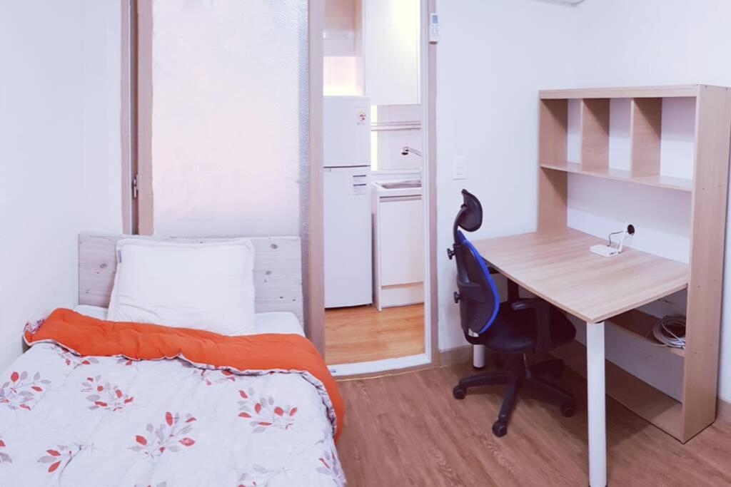 Suitetrails - Room in front of Jeonbuk UNIV C-201
