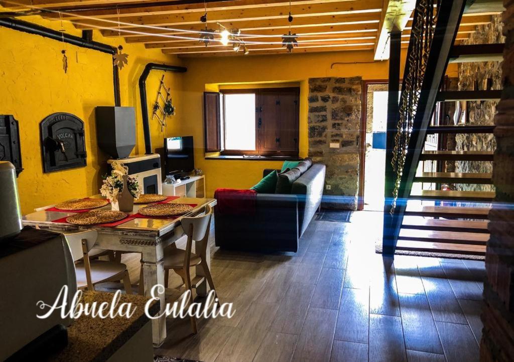 Abuela Eulalia - Housity