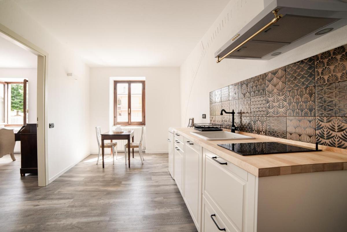 LA CORTE SUL LAGO - Housity