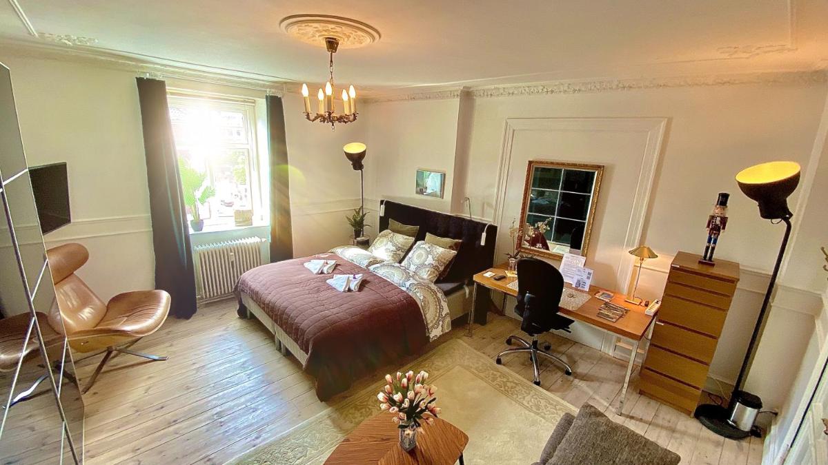Four Individual Beautiful Spacious Rooms In Stylish Apartment - Housity