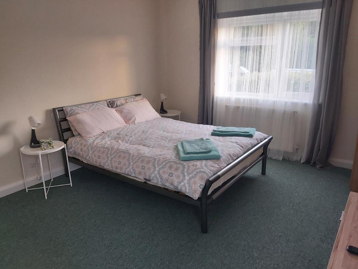 Double room Sandbanks, Poole, Dorset, Free Parking - Housity