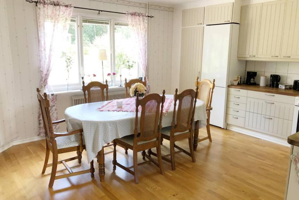 Egen lägenhet i 2-familjshus på landet. - Housity