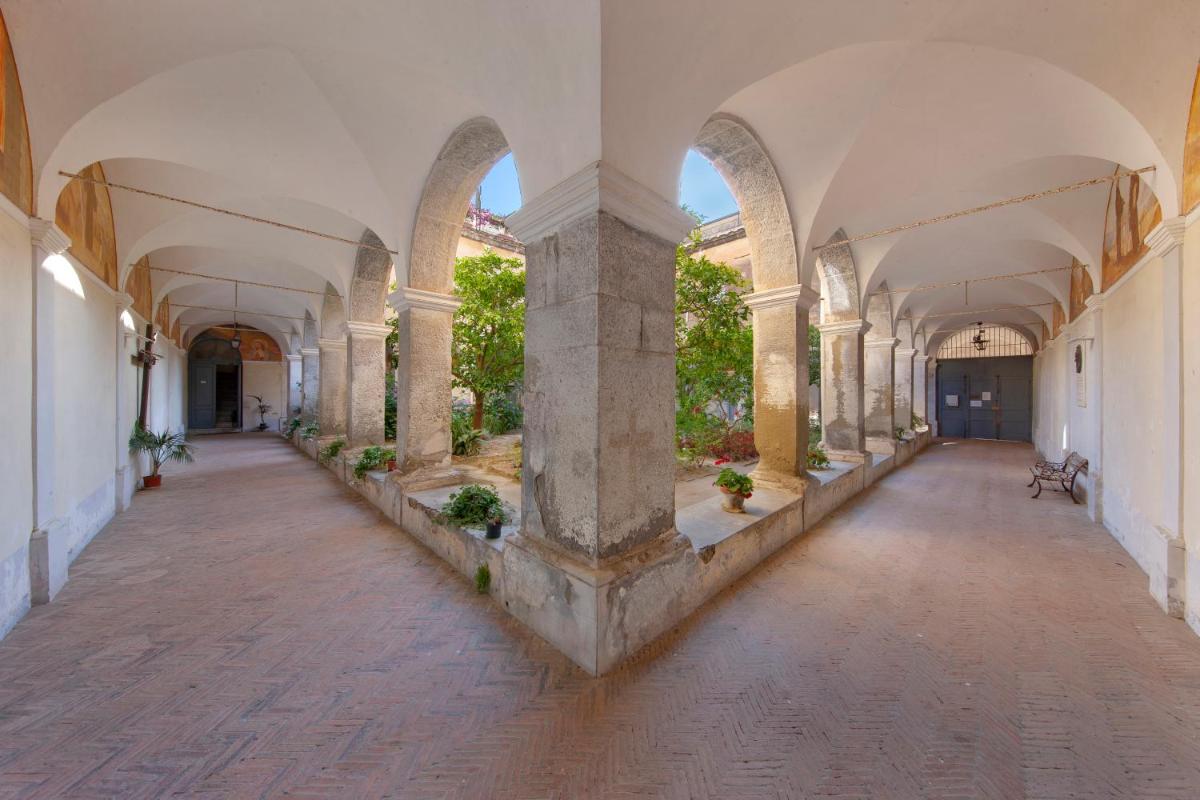 Relais il Chiostro Historic Courtyard & Panoramic Terrace near Sorrento - Housity