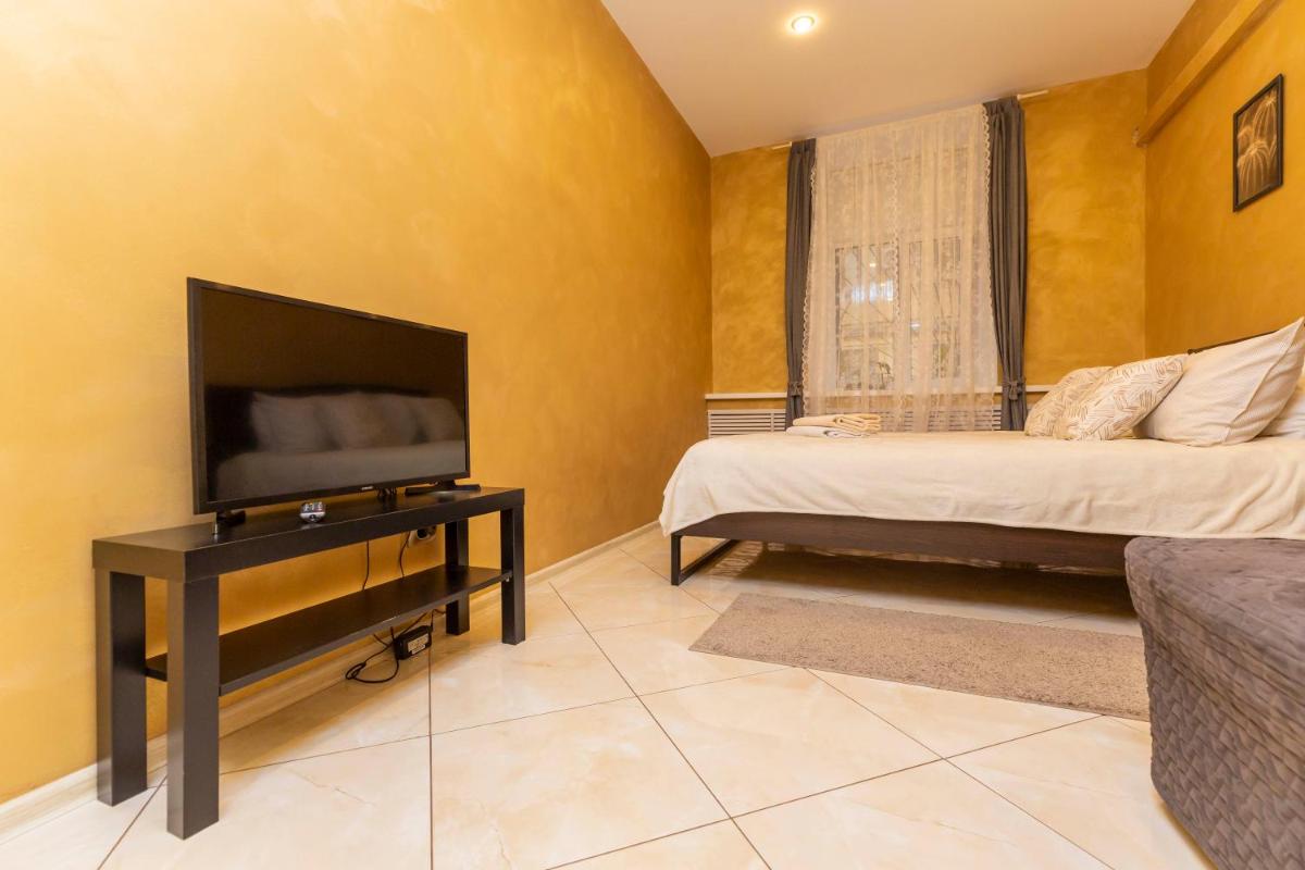 Gold Hotel - Housity