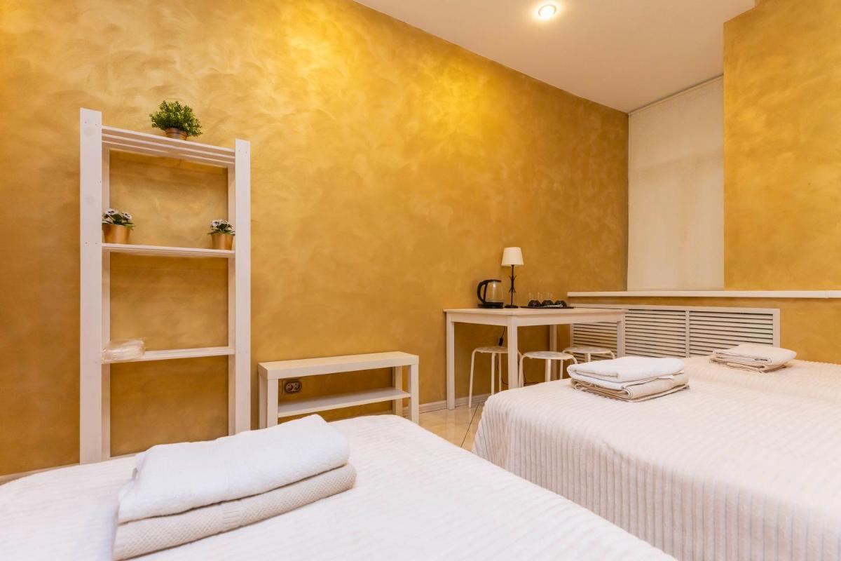 Gold Hotel - Housity