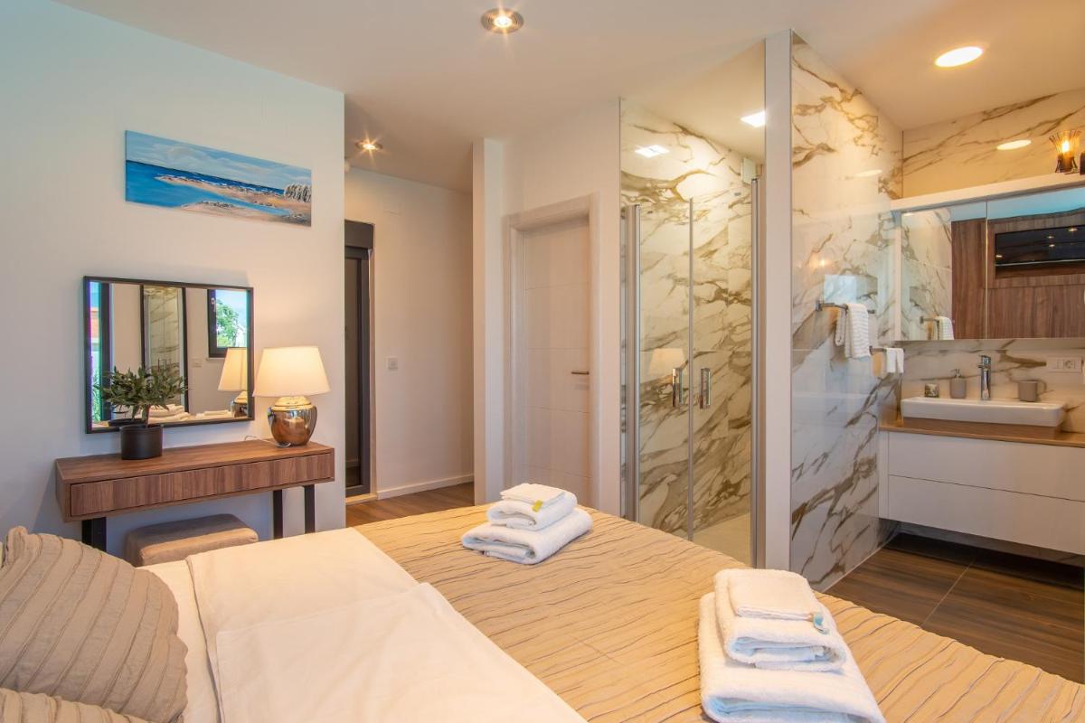 Perla Nera Heated Pool & Sauna - Housity