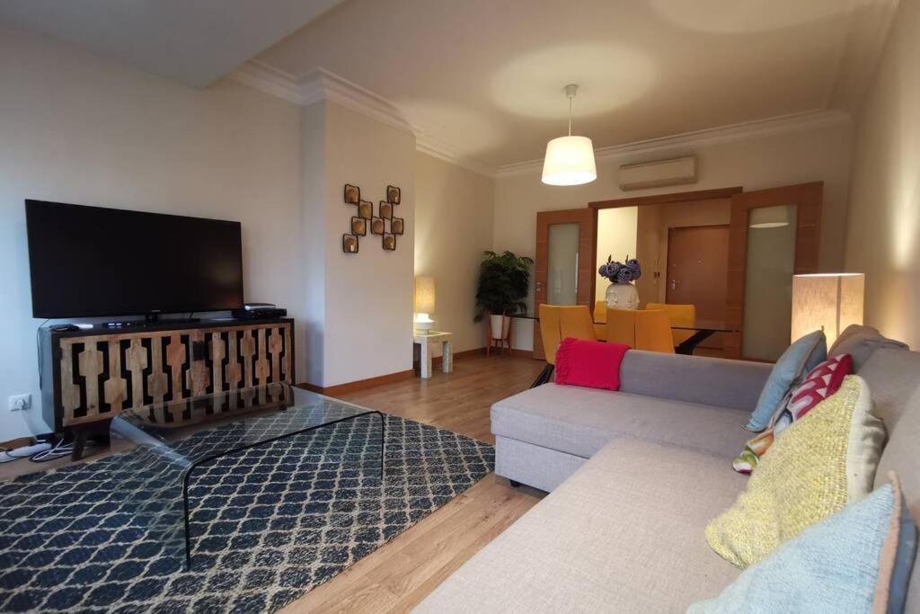 Cozy Purple Telheiras Apartment - Housity