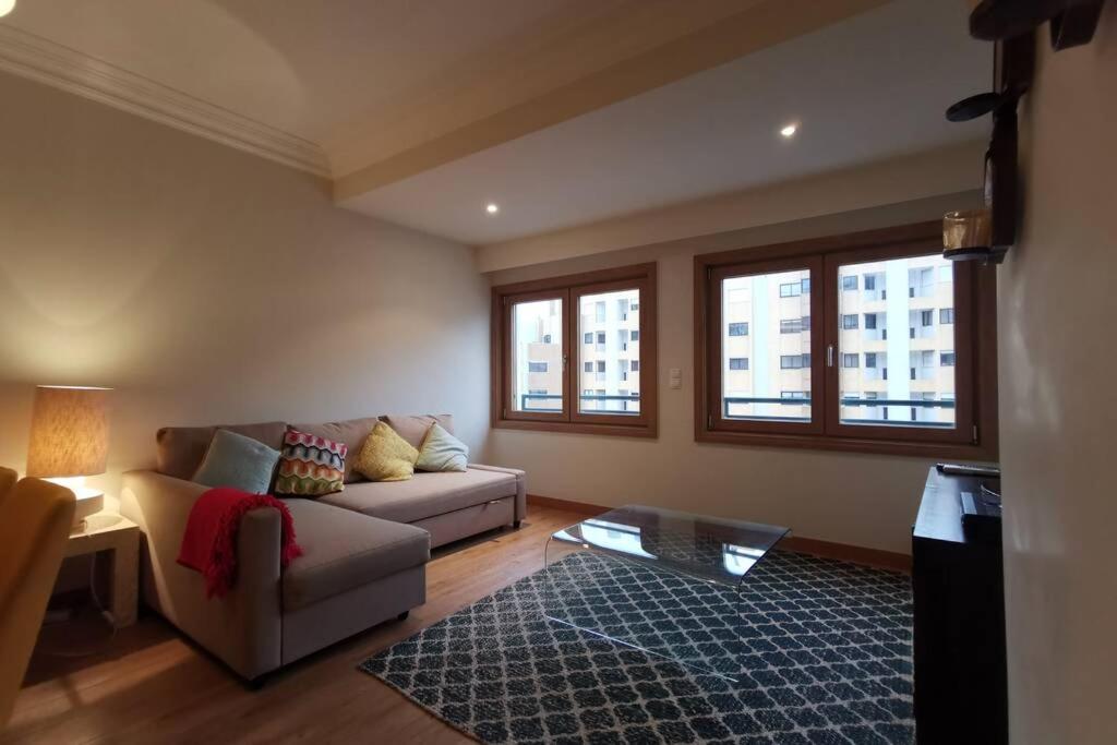 Cozy Purple Telheiras Apartment - Housity
