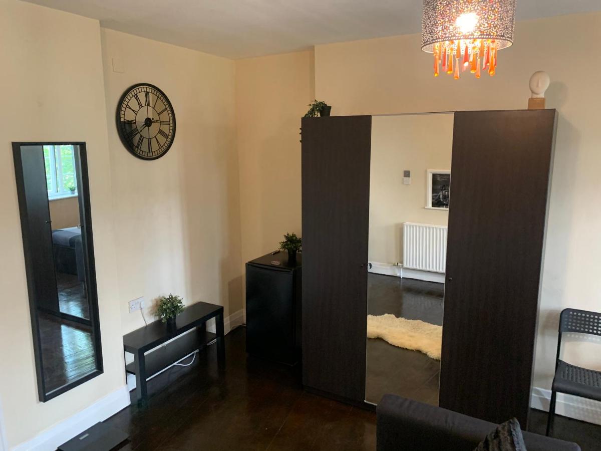 Beddington Park Lodge West - Housity