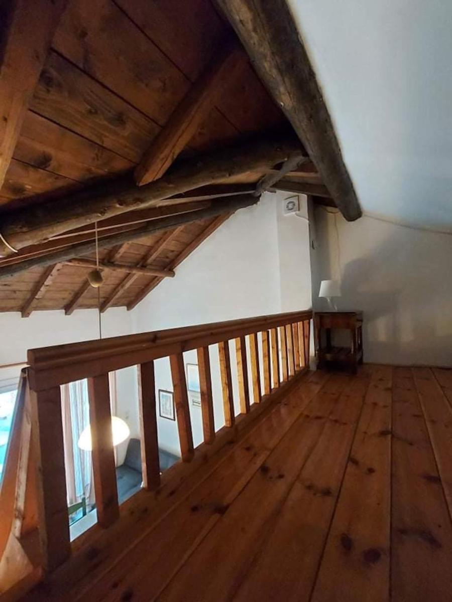 Beautiful house located on a hill in Samos Island, 400 m from an organized beach - Housity