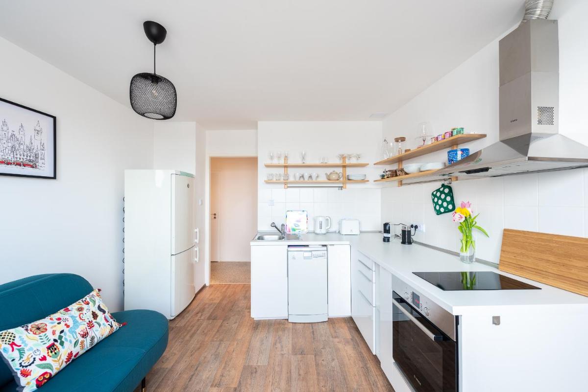 BRIGHT CHARMING Apt with TERRACE, PARKING & AirCo. - Housity