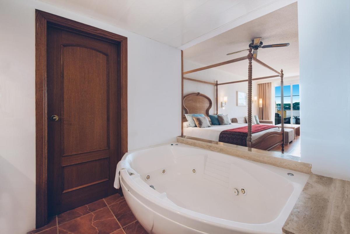 Un baño de Iberostar Selection Jardín del Sol Suites - Adults Only