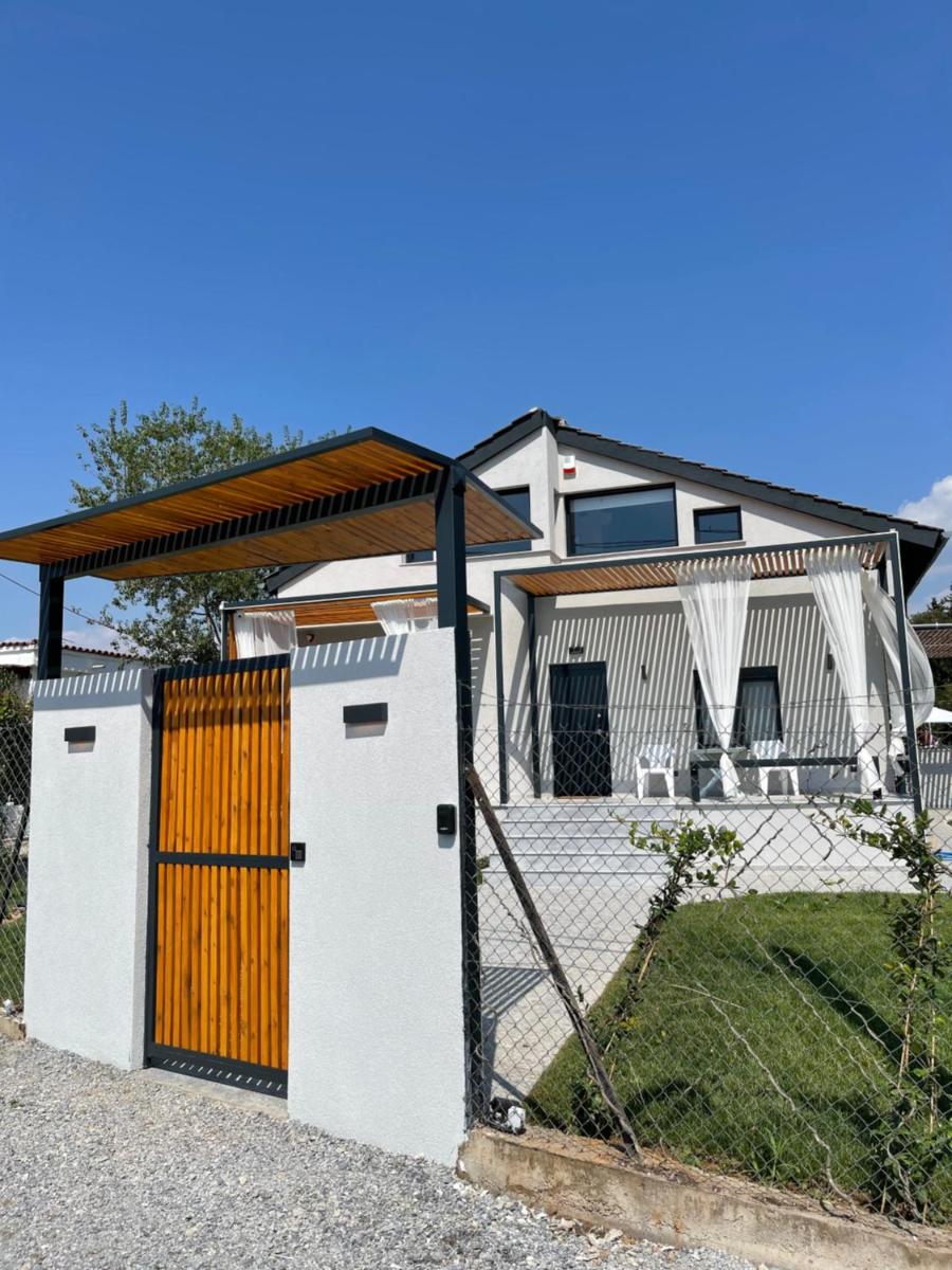 Agora LX Studios & Suites - Housity
