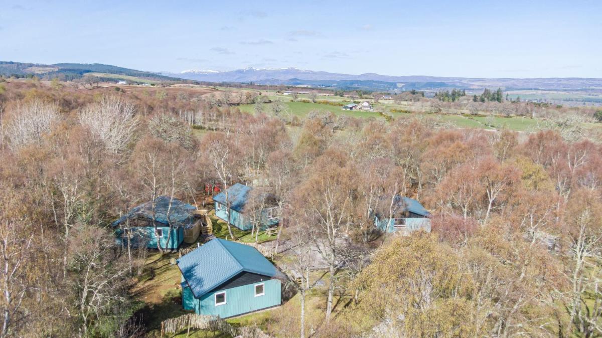 Bracken Lodge 8 with Hot Tub - Housity