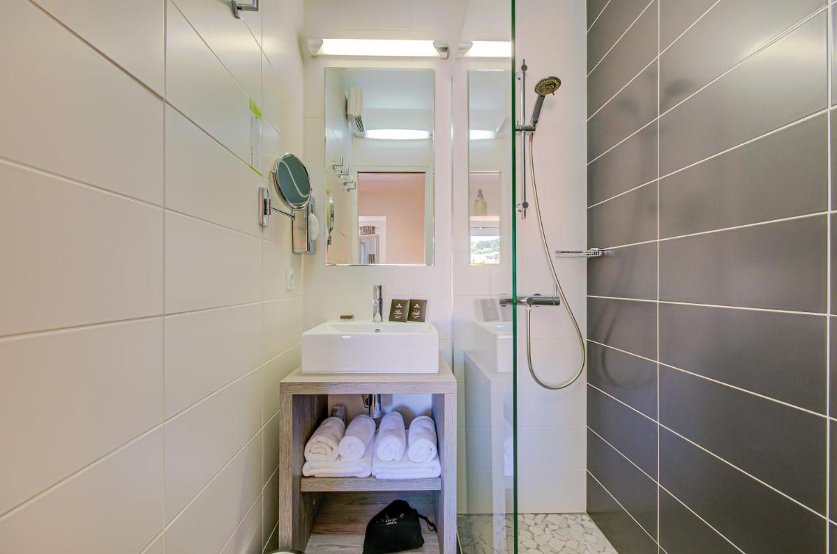 Salle de bains dans l'établissement Hôtel & Spa Le Madeloc - Collioure Centre