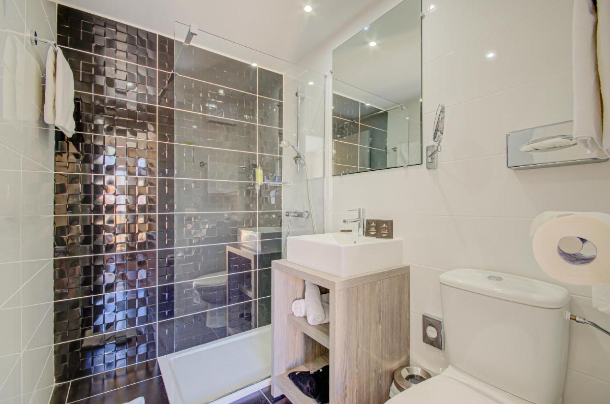 Salle de bains dans l'établissement Hôtel & Spa Le Madeloc - Collioure Centre