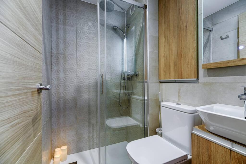 Suitetrails - Orzan Beach 2 by TheBlueWaveApartments com